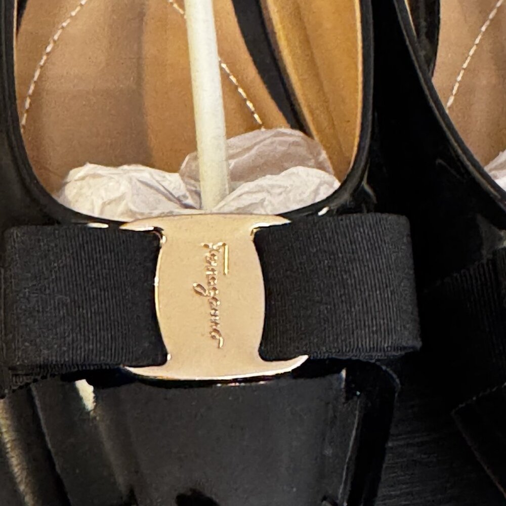 Salvatore Ferragamo Vara Bow Flats Black Patent Leather - Picture 2 of 16